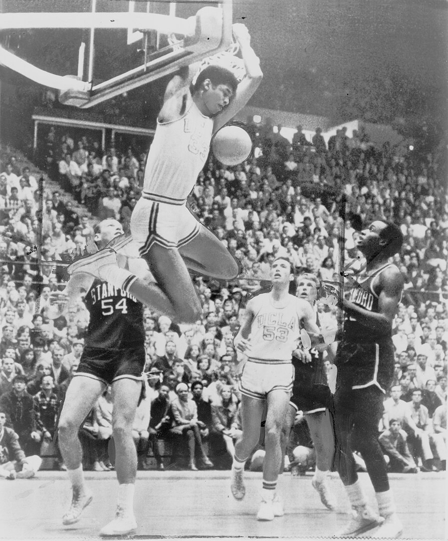 Kareem Abdul-jabbar/895px-Lew_Alcindor_Kareem_Abdul-Jabbar_UCLA.jpg